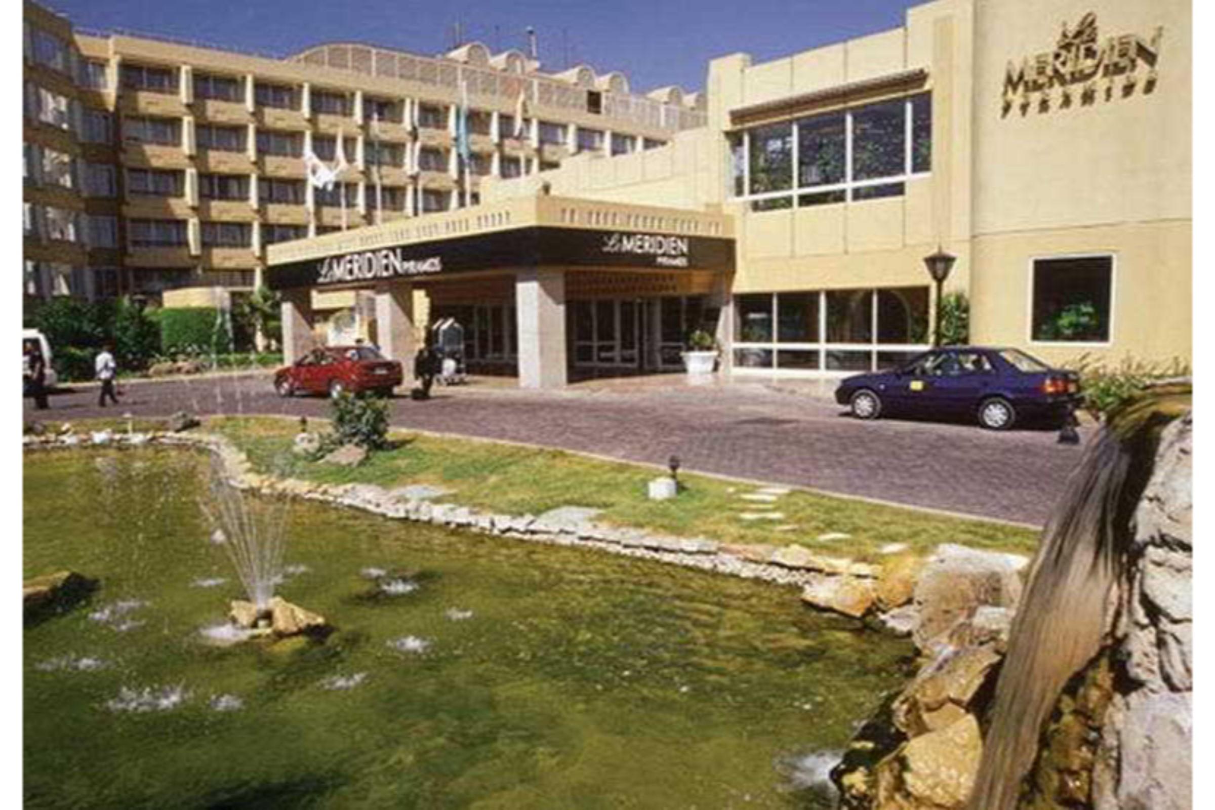 Le Meridien Pyramids Hotel & Spa Giza Exterior photo